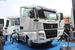 中國(guó)重汽 SITRAK C7H重卡 440馬力 6X4 (寬體高頂駕駛室)牽引車(ZZ4255V324HD1B)