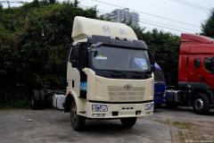 解放 J6L中卡 180馬力 4X2 排半載貨車(chē)(底盤(pán))(CA5160XXYP62K1L5E)