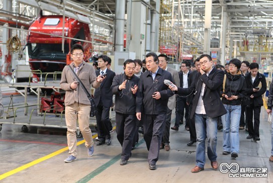 中央人民廣播電臺調研團蒞臨福田戴姆勒汽車(chē) 商用車(chē)網(wǎng)報道