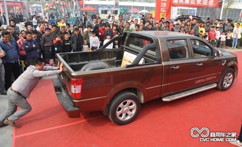 卡威K1汽車(chē)推拉賽巡展現場(chǎng)引圍觀(guān)  商用車(chē)之家