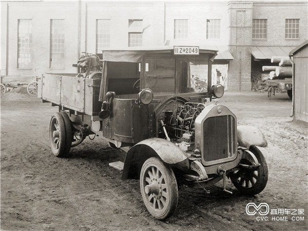 1924年，曼恩第一輛柴油直噴發(fā)動(dòng)機卡車(chē)誕生。.jpg