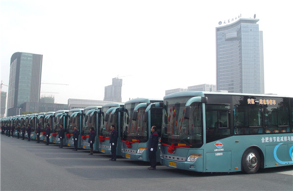 2010-安凱30臺純電動(dòng)客車(chē)正式投入合肥18路運行-.jpg